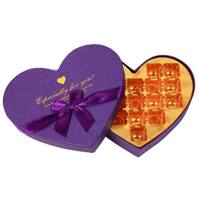 Cutie mare de carton în formă de inimă